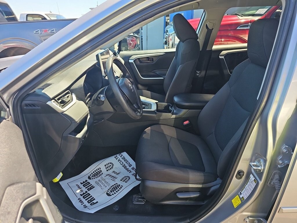2023 Toyota RAV4 Hybrid LE photo 2