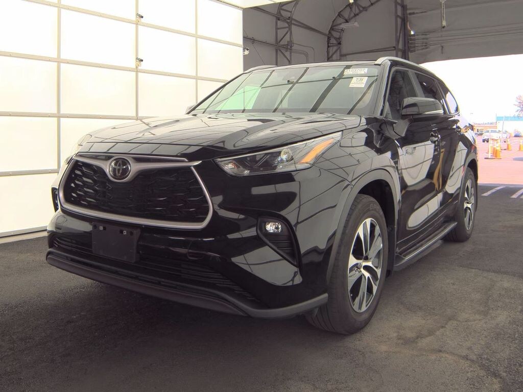 Used 2024 Toyota Highlander XLE SUV