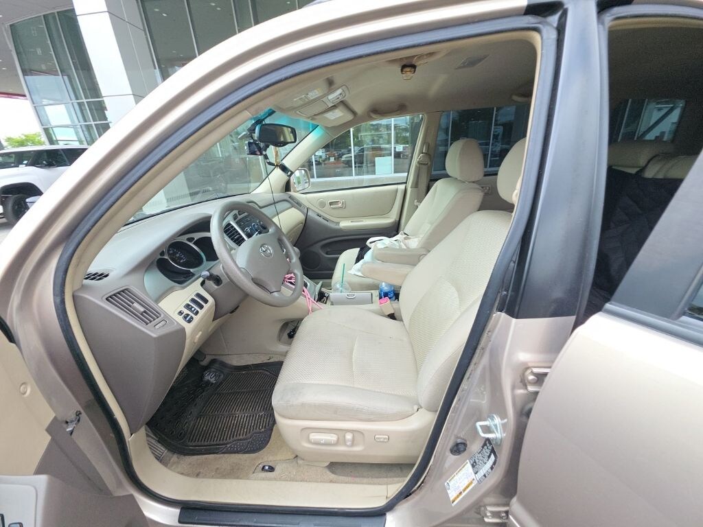 Used 2005 Toyota Highlander V6 SUV