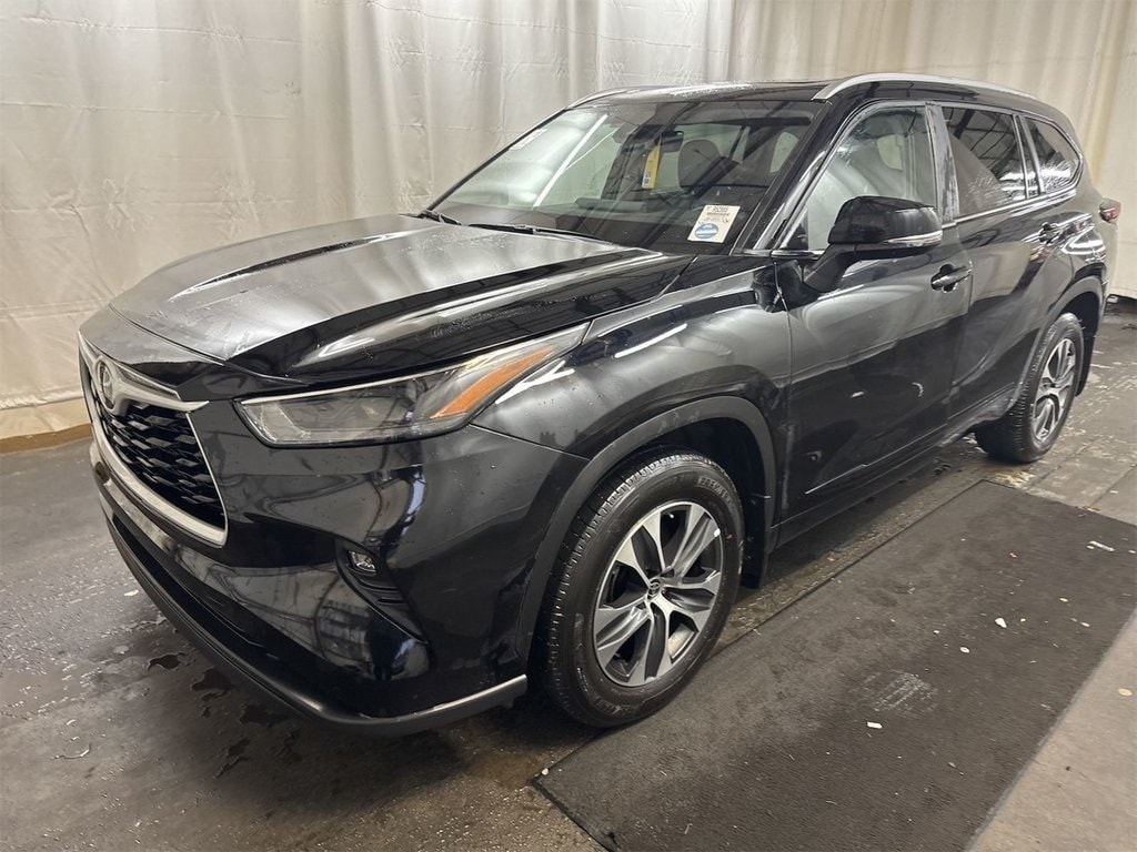 2024 Toyota Highlander XLE's photo