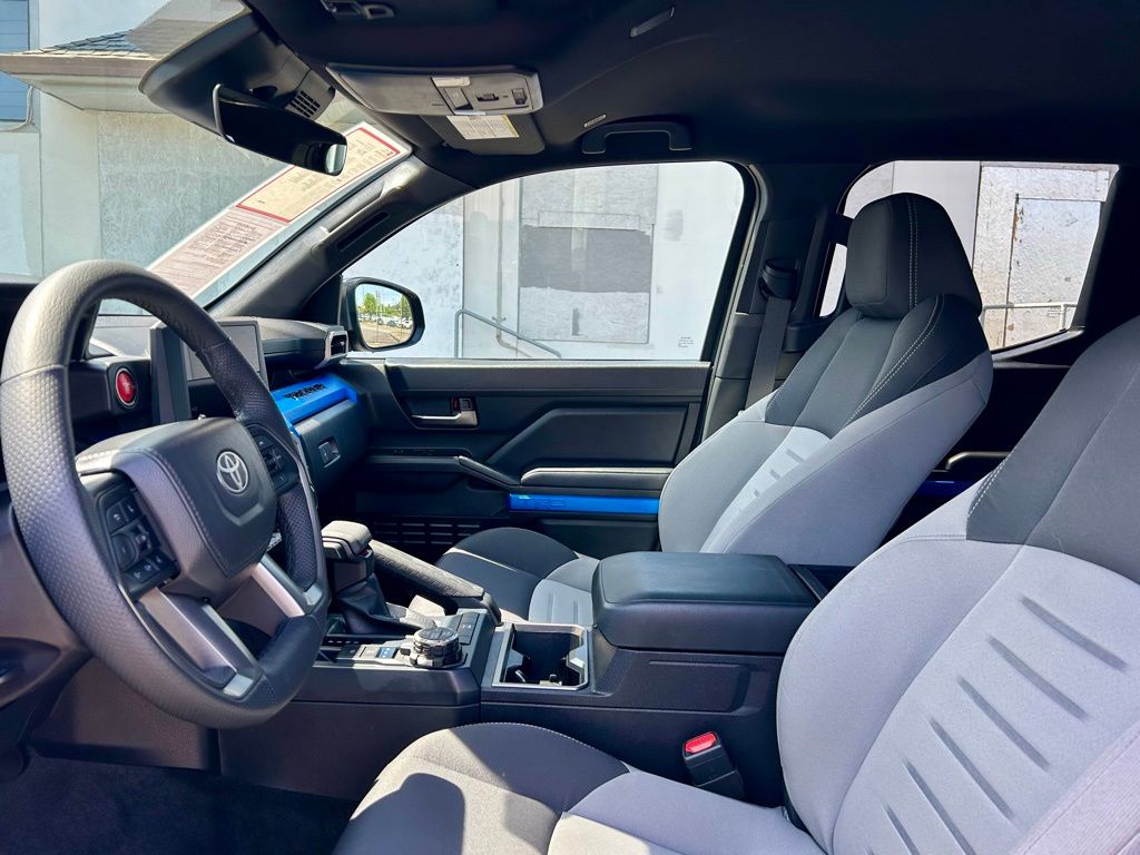 2025 Toyota Tacoma SR5 - Photo 10