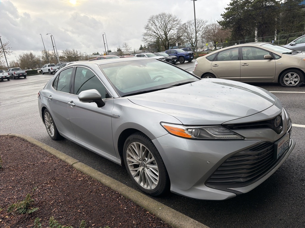 Used 2018 Toyota Camry Hybrid XLE Sedan