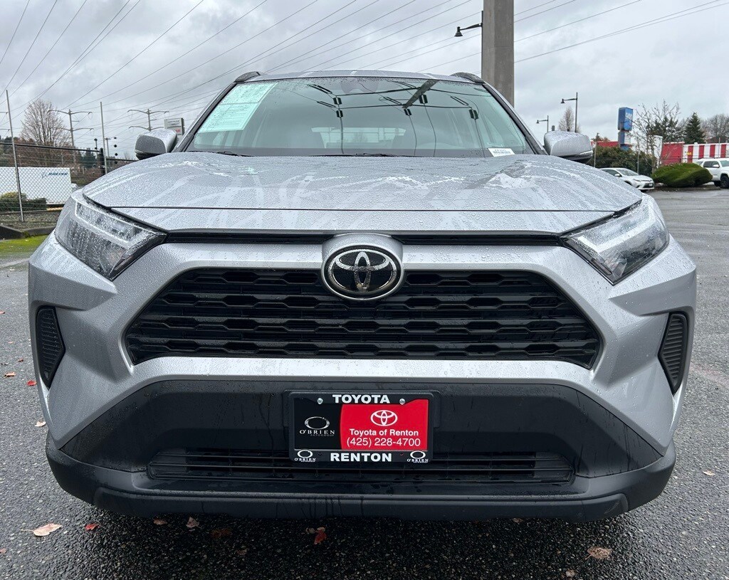 2025 Toyota RAV4 XLE photo 2