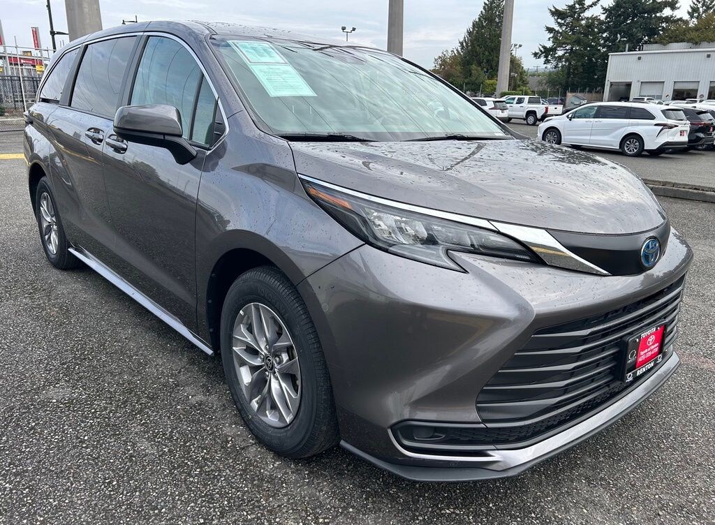 Certified 2024 Toyota Sienna LE Minivan/Van