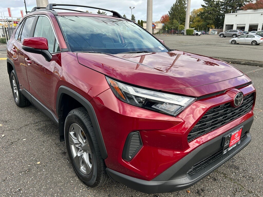 2025 Toyota RAV4 Hybrid XLE photo 3