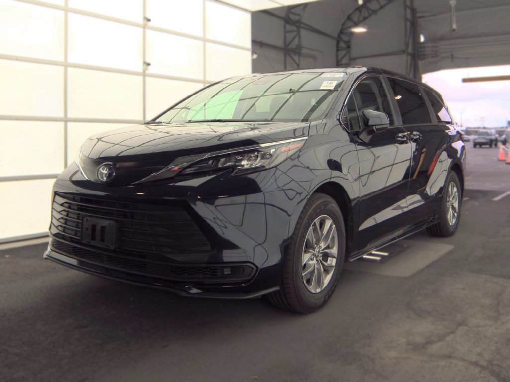 2024 Toyota Sienna LE