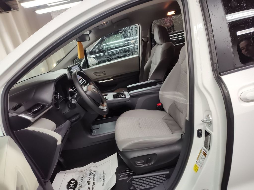 Used 2024 Toyota Sienna LE Minivan/Van