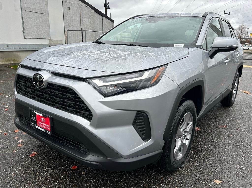 2025 Toyota RAV4 XLE's photo