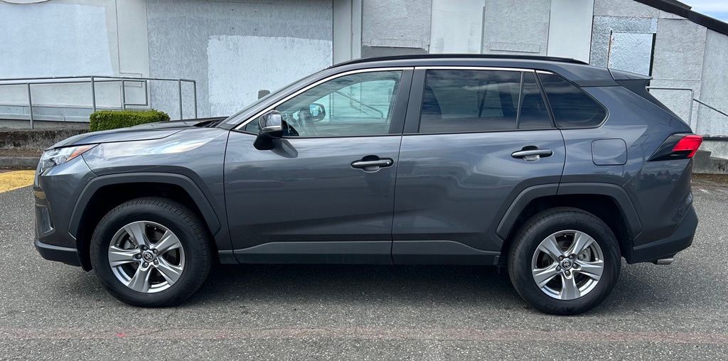 2024 Toyota RAV4 XLE - Photo 8