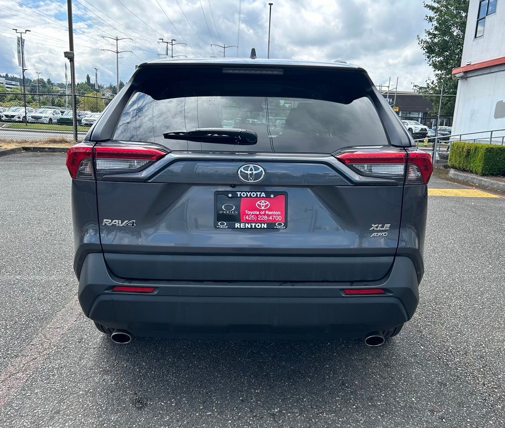 2024 Toyota RAV4 XLE - Photo 6