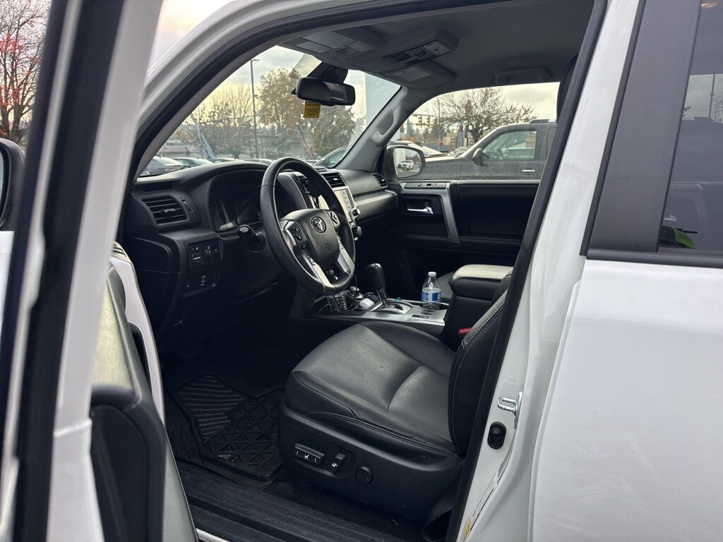 2021 Toyota 4Runner SR5 Premium photo 4