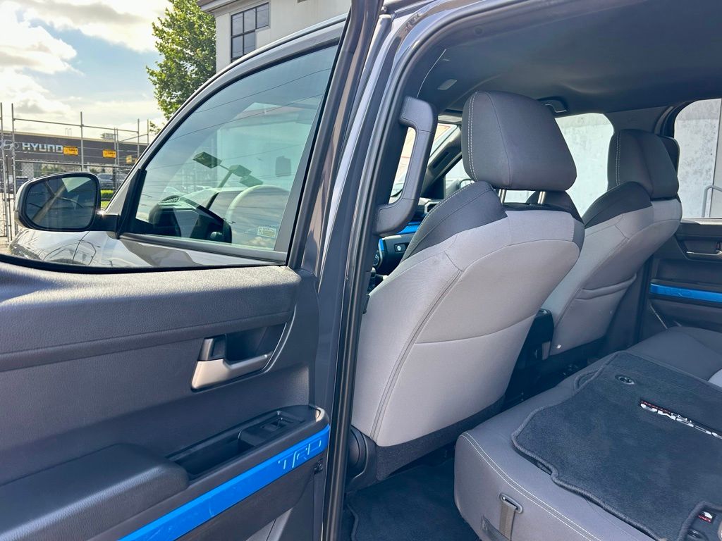 2025 Toyota Tacoma SR5 - Photo 11