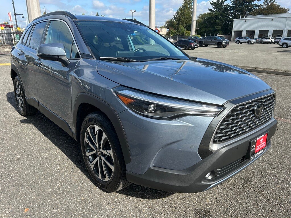 2022 Toyota Corolla Cross XLE photo 3