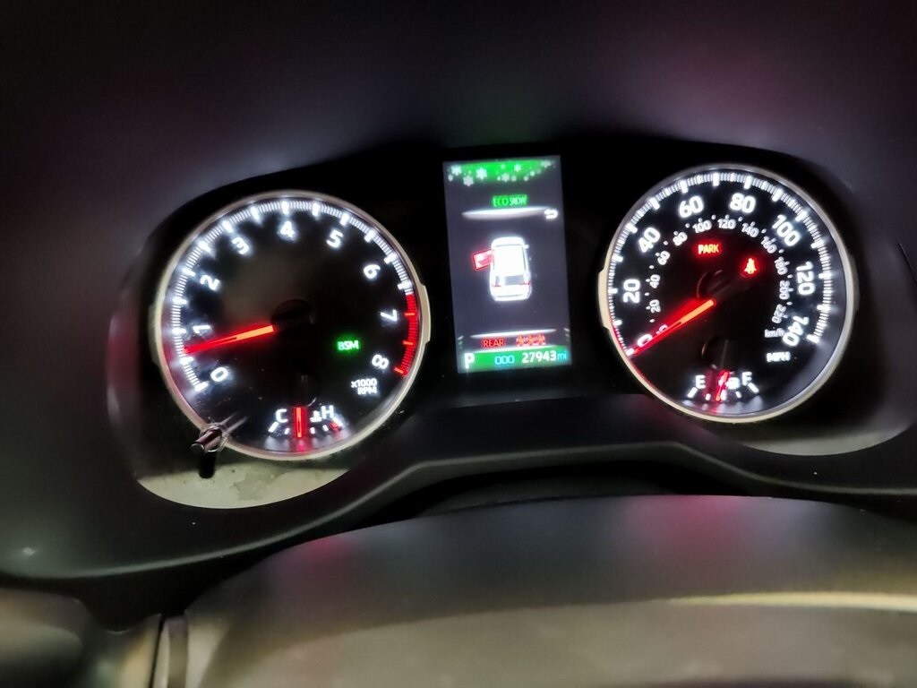 2022 Toyota RAV4 XLE photo 2