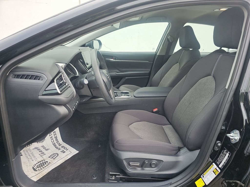 2023 Toyota Camry Hybrid LE photo 3