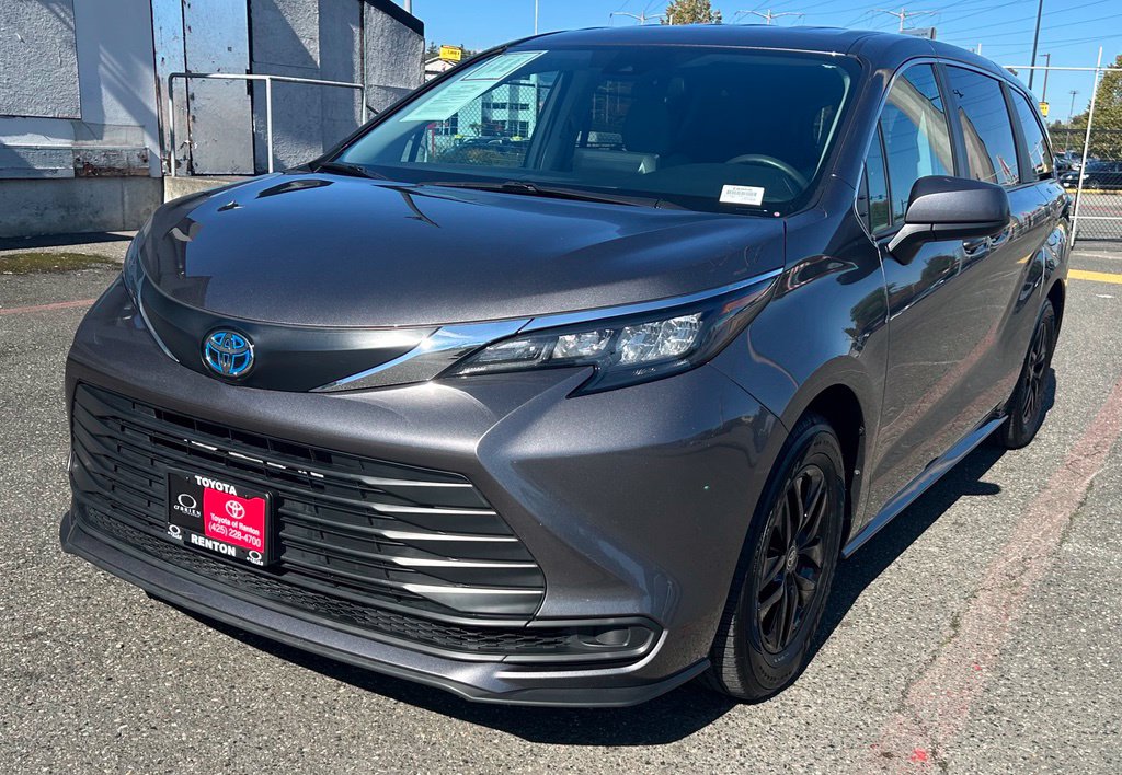 2024 Toyota Sienna LE