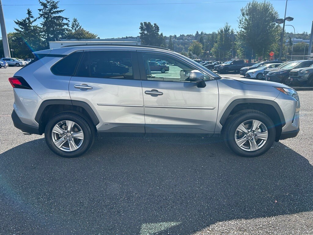 2023 Toyota RAV4 Hybrid LE photo 4