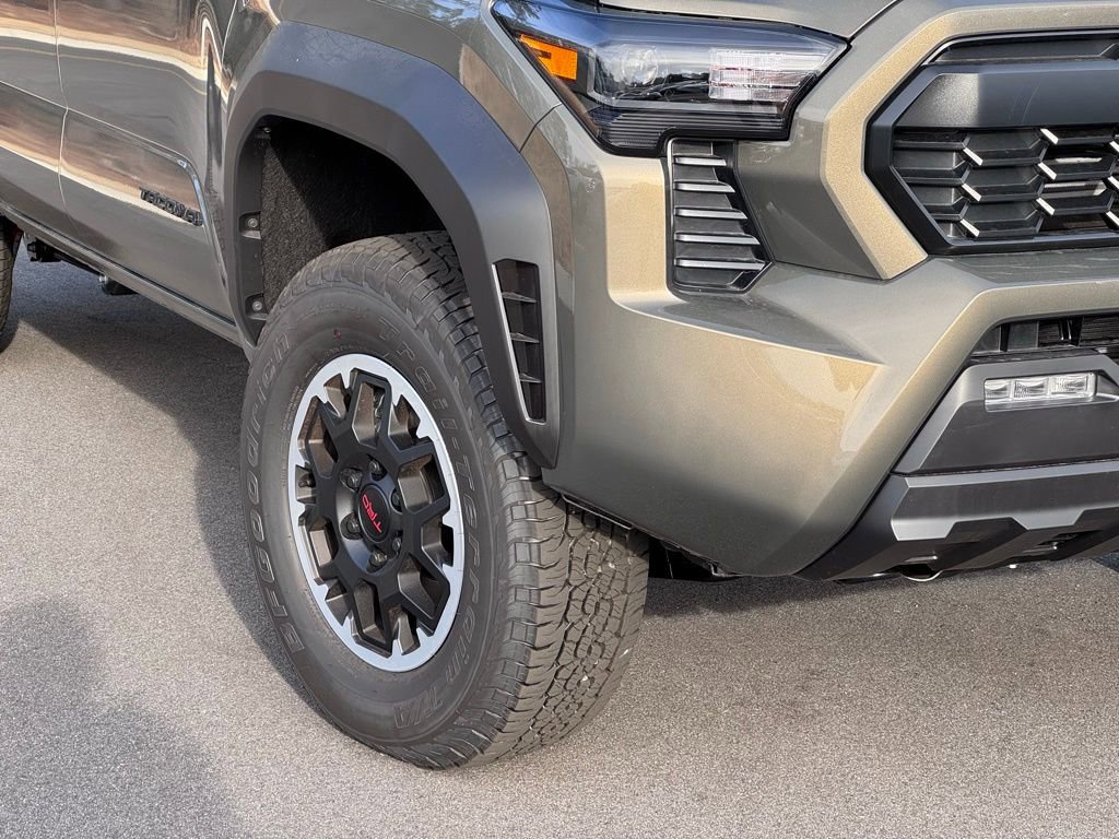 2025 Toyota Tacoma TRD Off Road - Photo 41