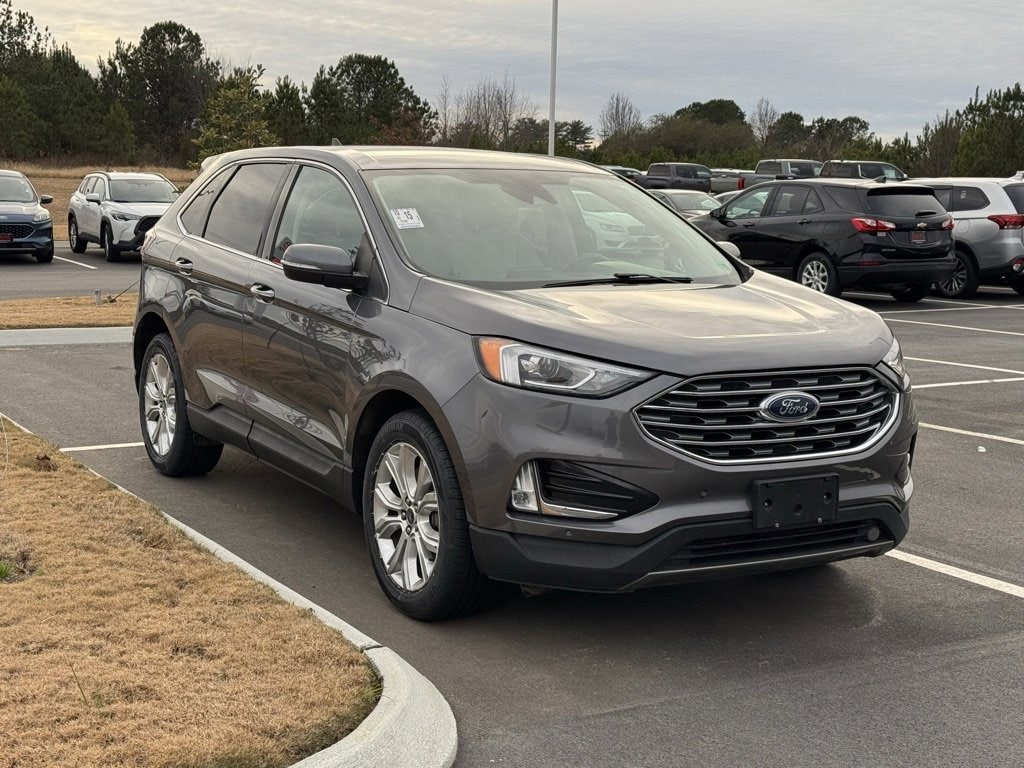 2022 Ford Edge Titanium's photo