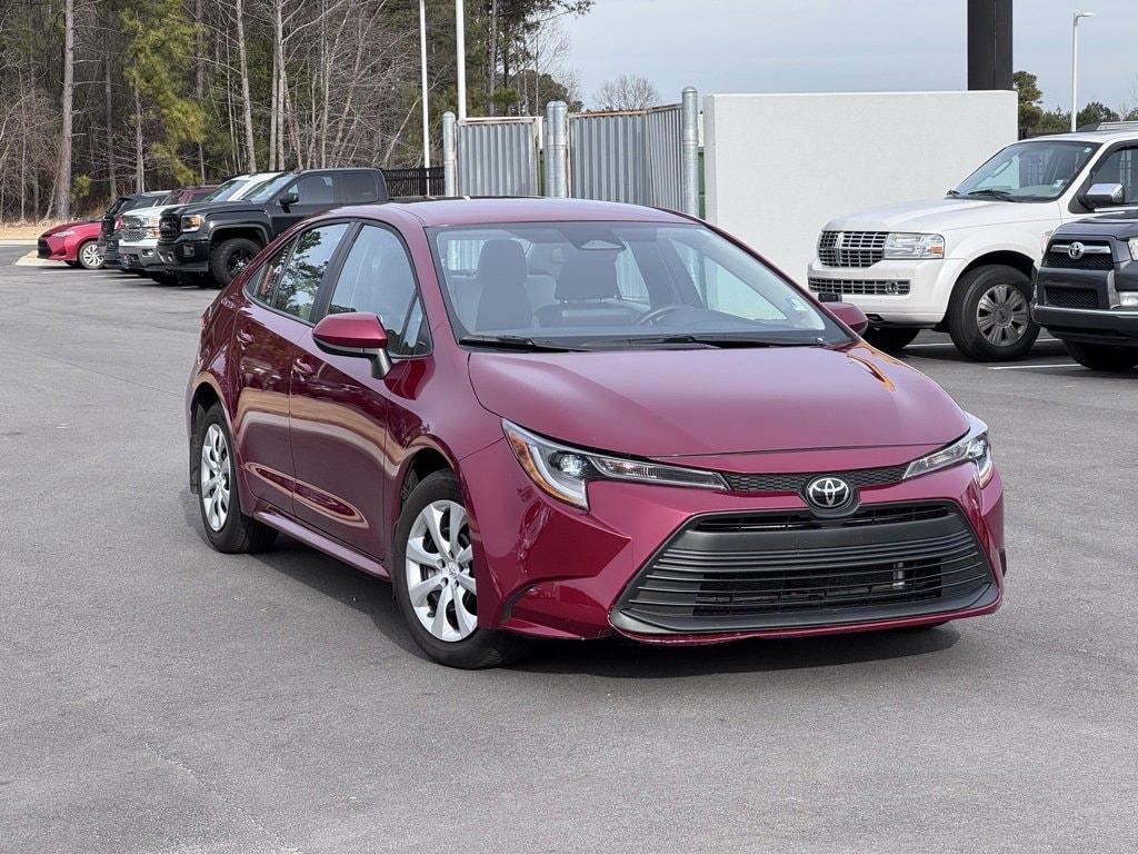 2025 Toyota Corolla LE's photo