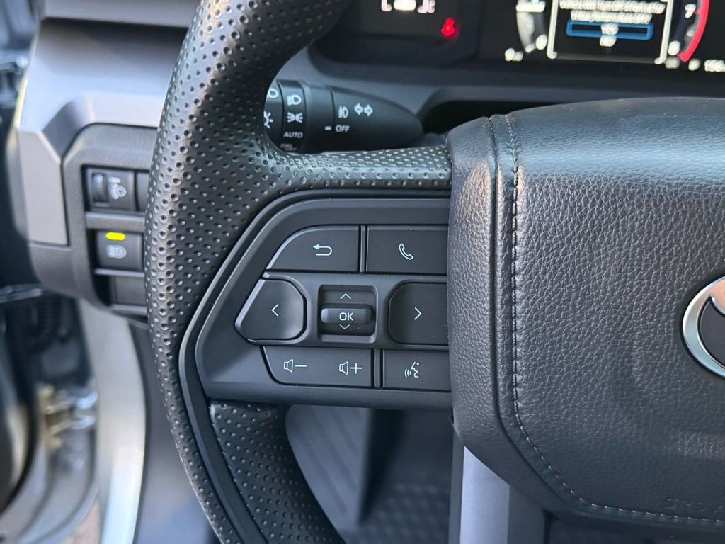 2025 Toyota Tacoma SR5 - Photo 17