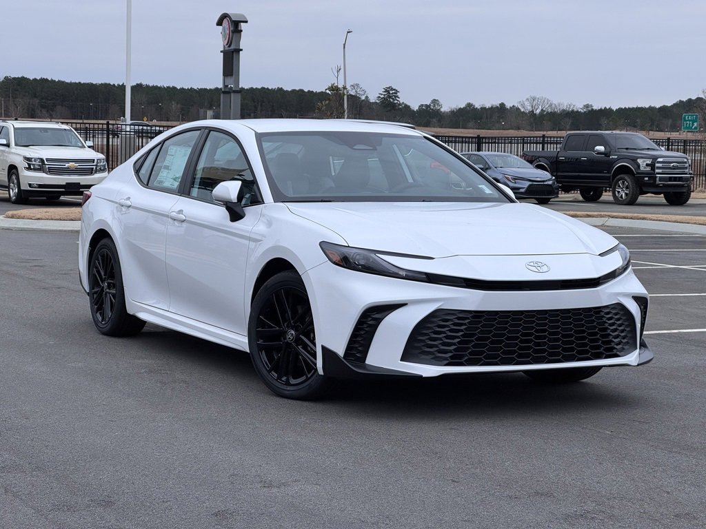 2026 Toyota Camry SE's photo