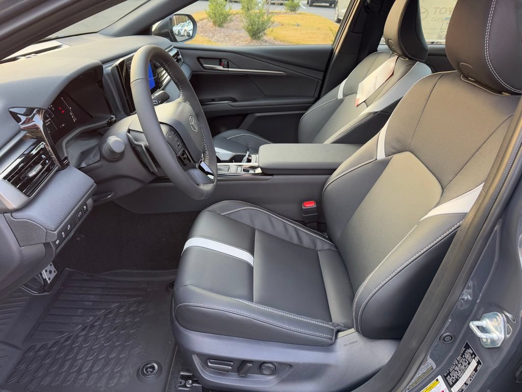 2026 Toyota Camry SE - Photo 12