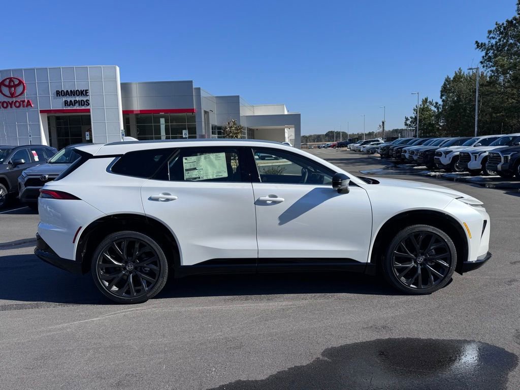 2025 Toyota Crown Signia Limited - Photo 24