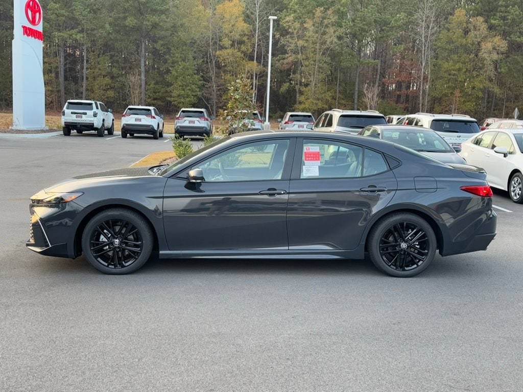 2026 Toyota Camry SE - Photo 3