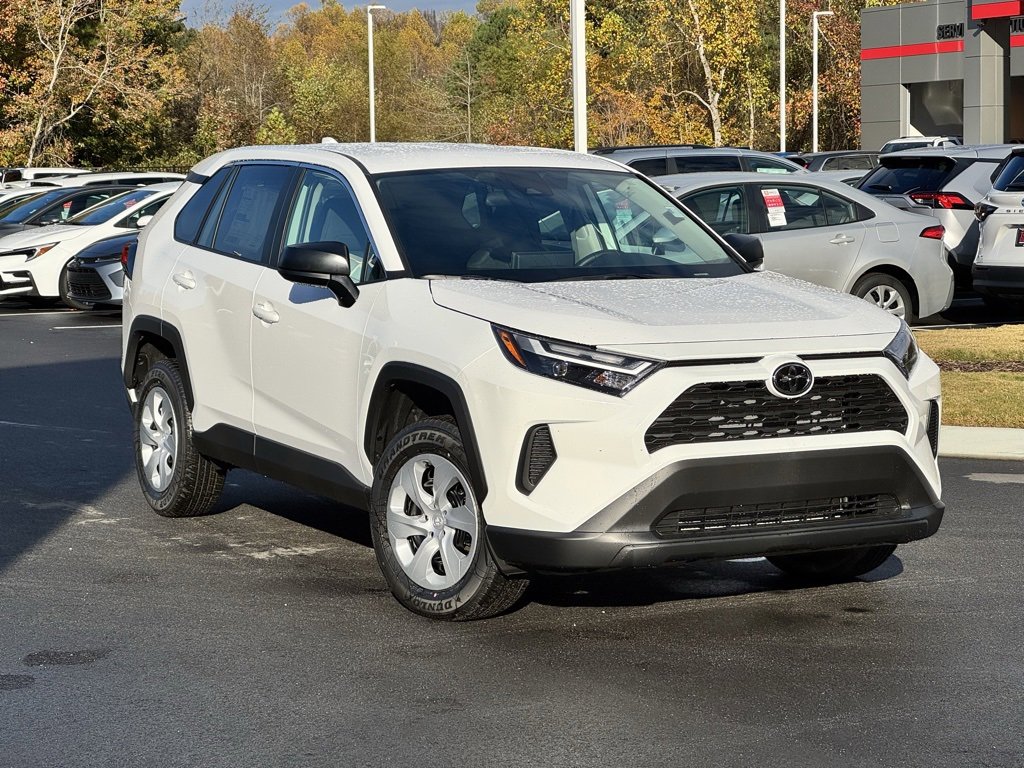 2025 Toyota RAV4 LE's photo