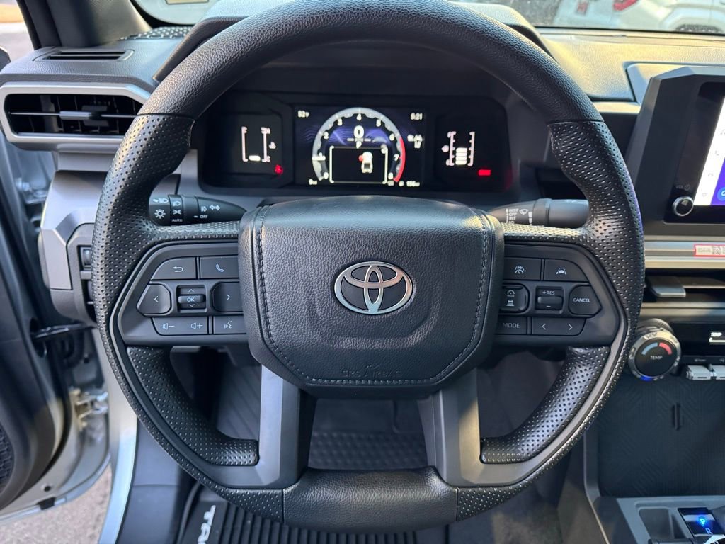 2025 Toyota Tacoma SR5 - Photo 15