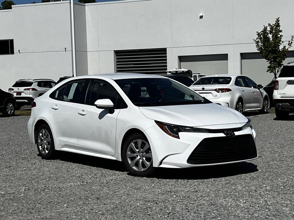 2025 Toyota Corolla LE's photo