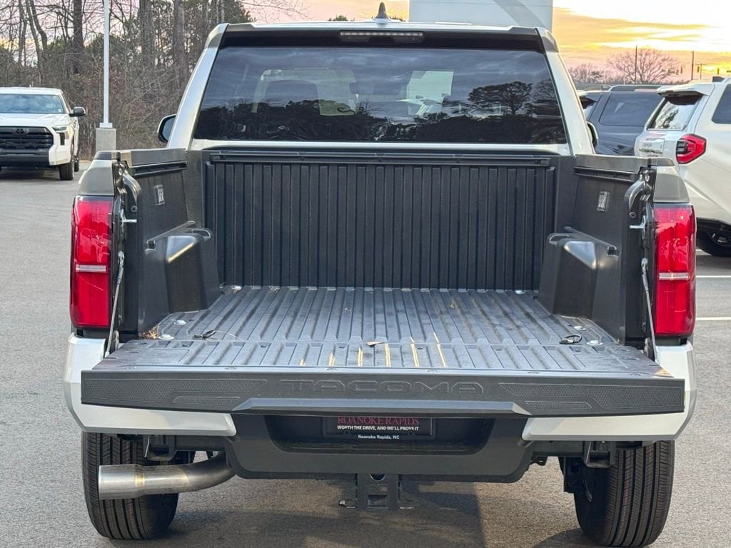 2025 Toyota Tacoma SR5 - Photo 21