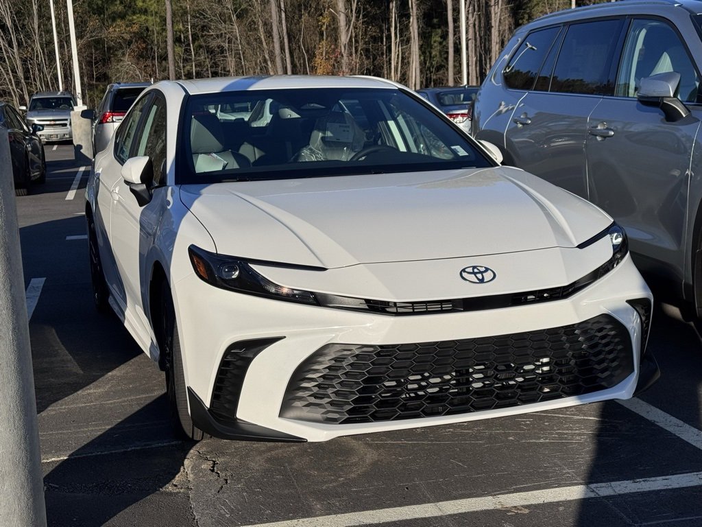 2026 Toyota Camry SE's photo