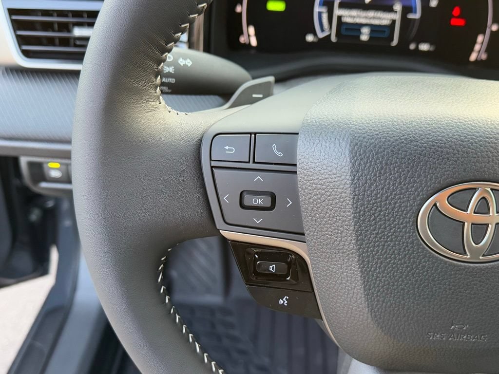 2026 Toyota Camry SE - Photo 18