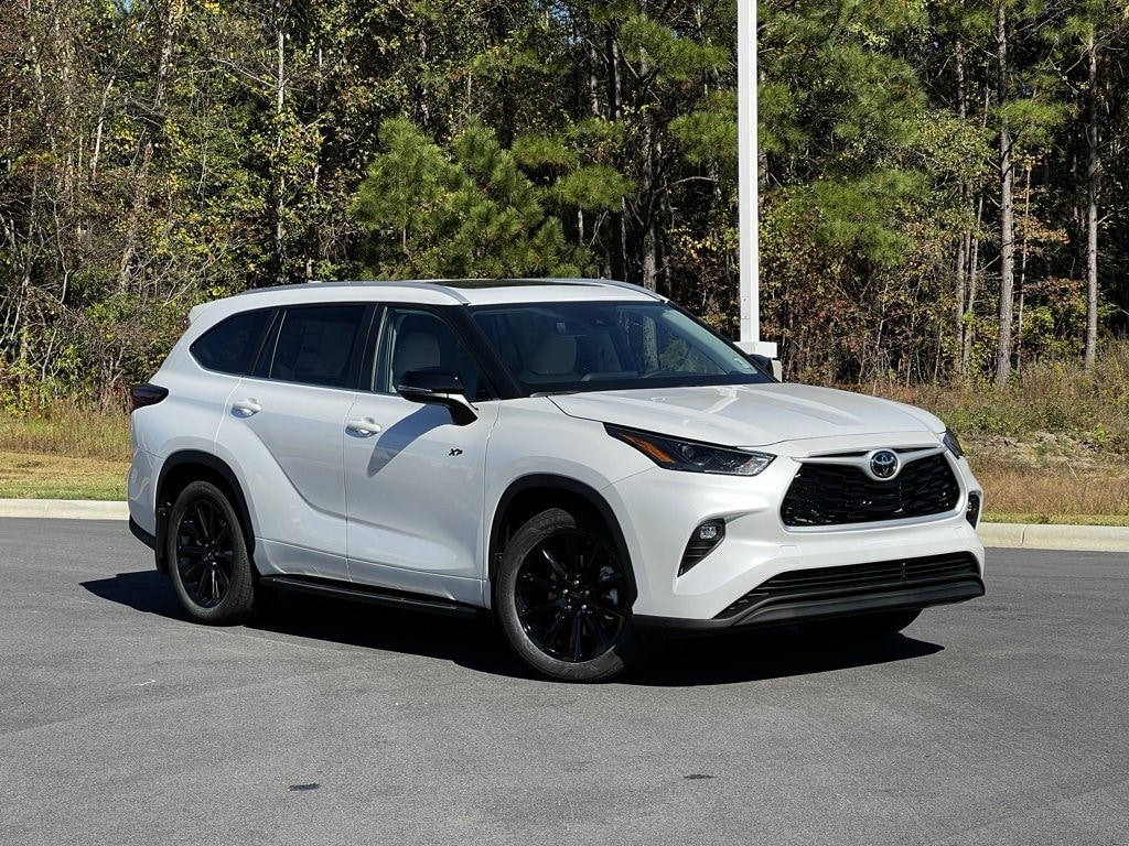 New 2025 Toyota Highlander XLE SUV