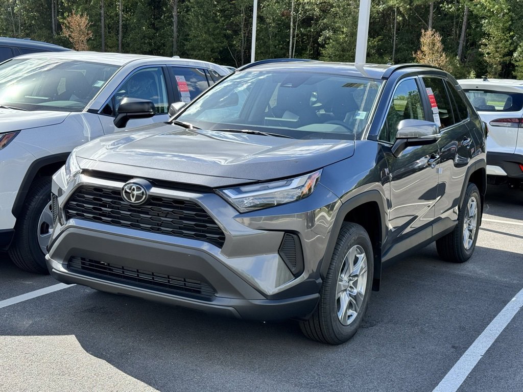 2025 Toyota RAV4 XLE photo 3