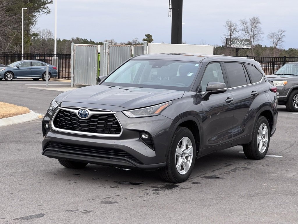 Used 2023 Toyota Highlander Hybrid LE SUV
