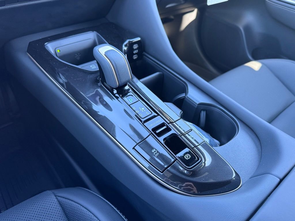 2025 Toyota Crown Signia Limited - Photo 20