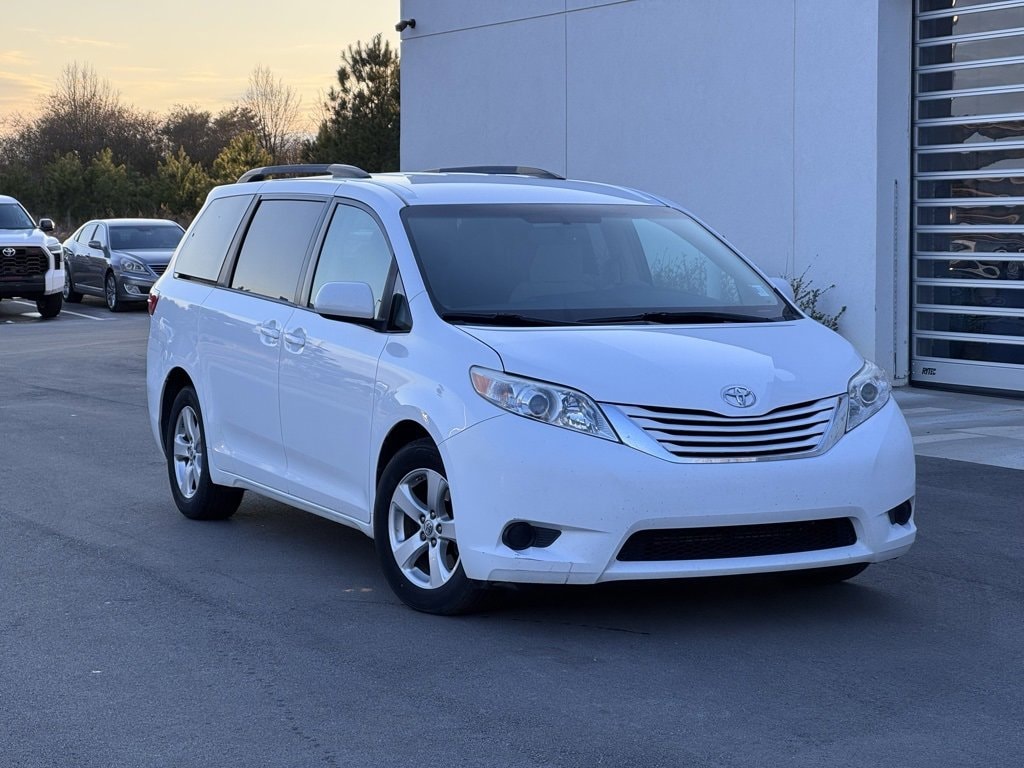 2017 Toyota Sienna LE