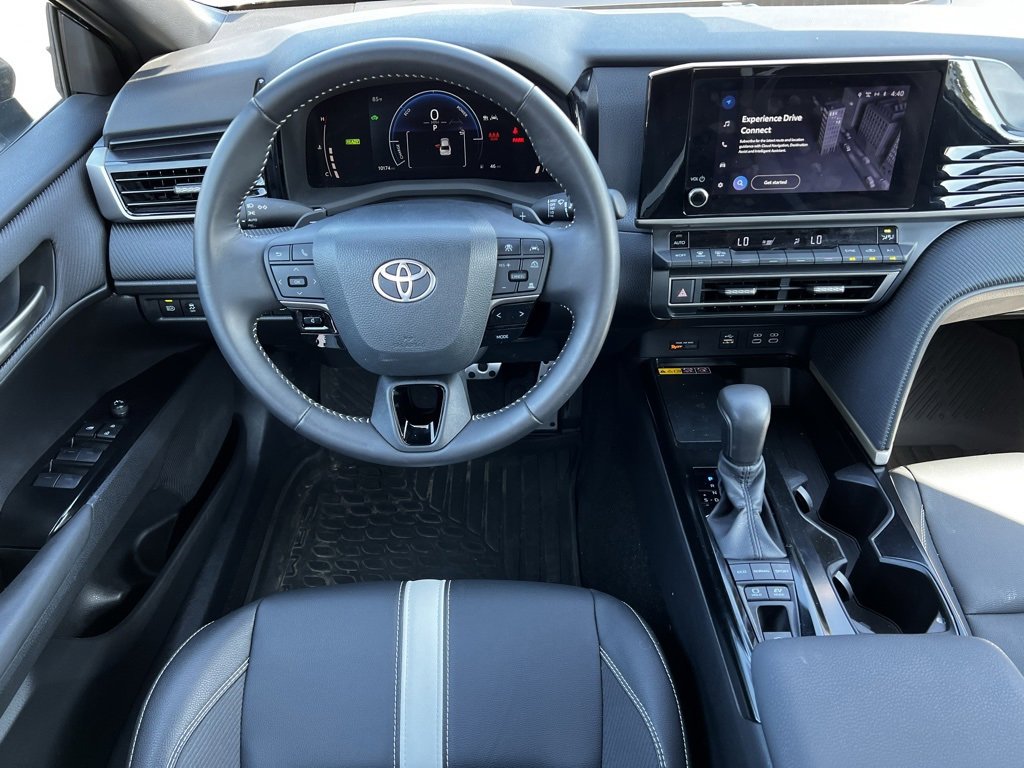 2025 Toyota Camry SE photo 4