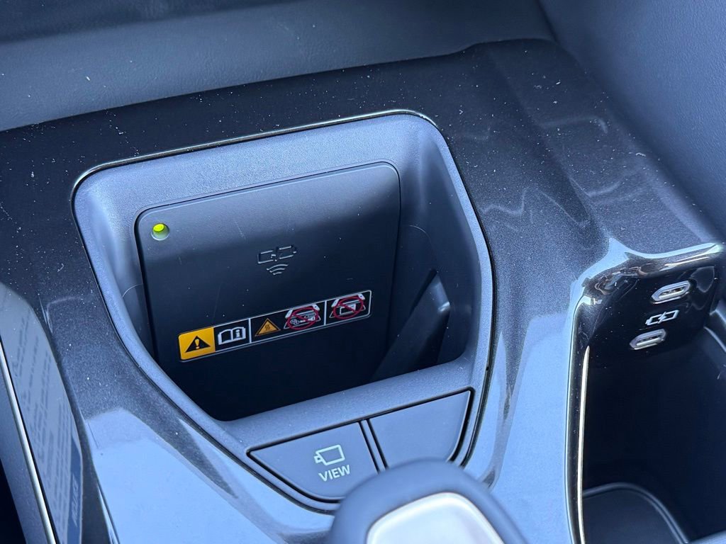 2025 Toyota Crown Signia Limited - Photo 18