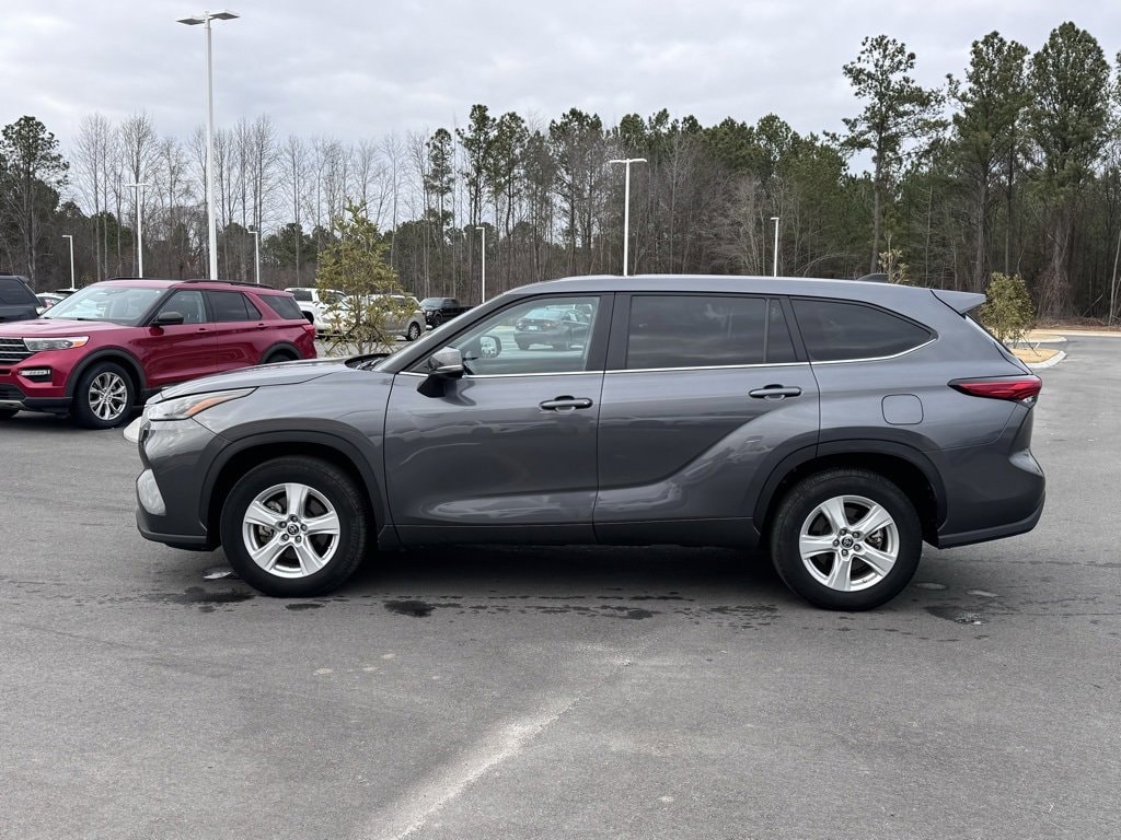 Used 2023 Toyota Highlander Hybrid LE SUV