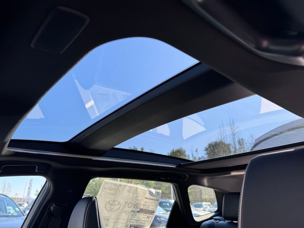 2025 Toyota Crown Signia Limited - Photo 19