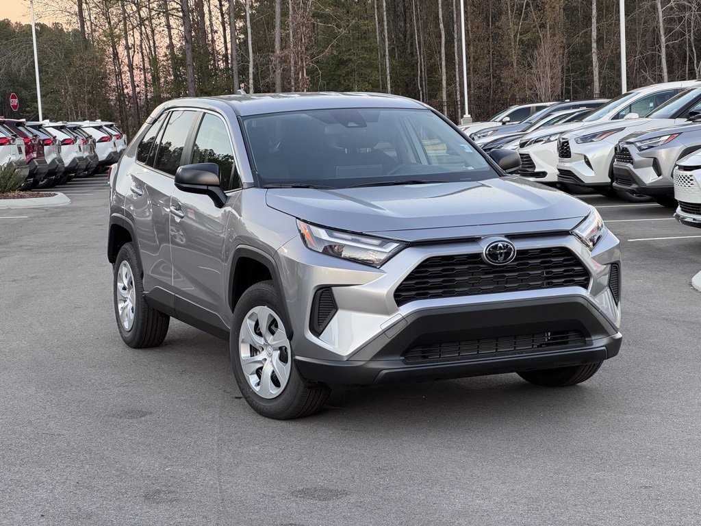 2025 Toyota RAV4 LE's photo