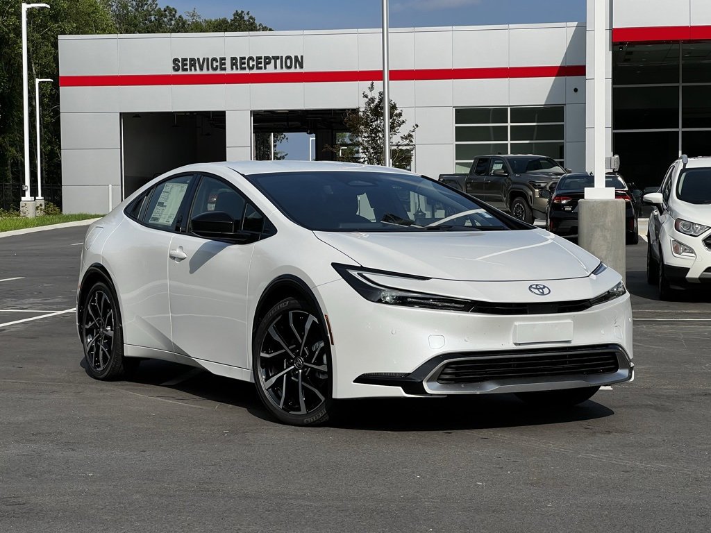 2025 Toyota Prius XSE's photo