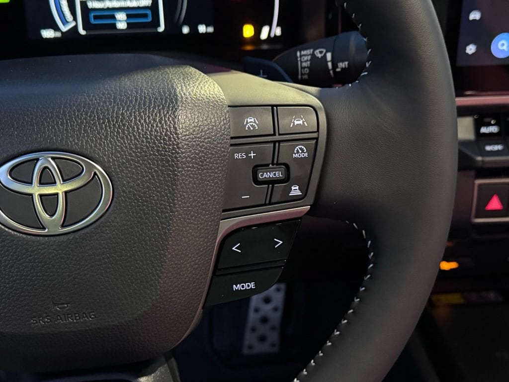 2026 Toyota Camry SE - Photo 18