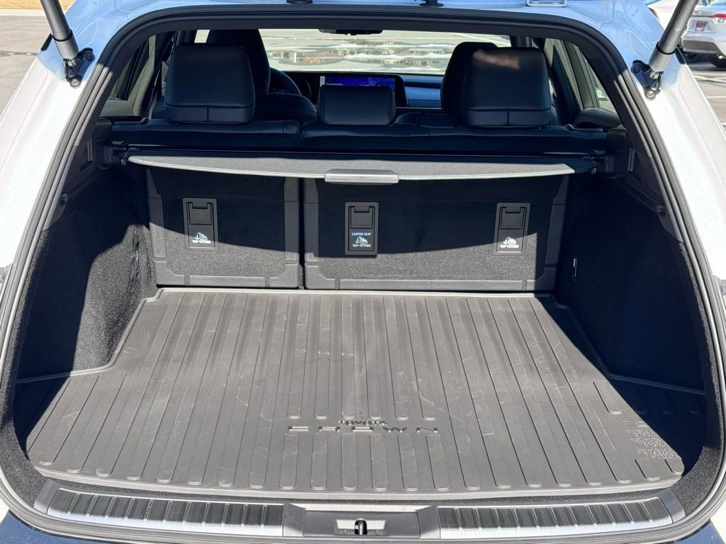 2025 Toyota Crown Signia Limited - Photo 21