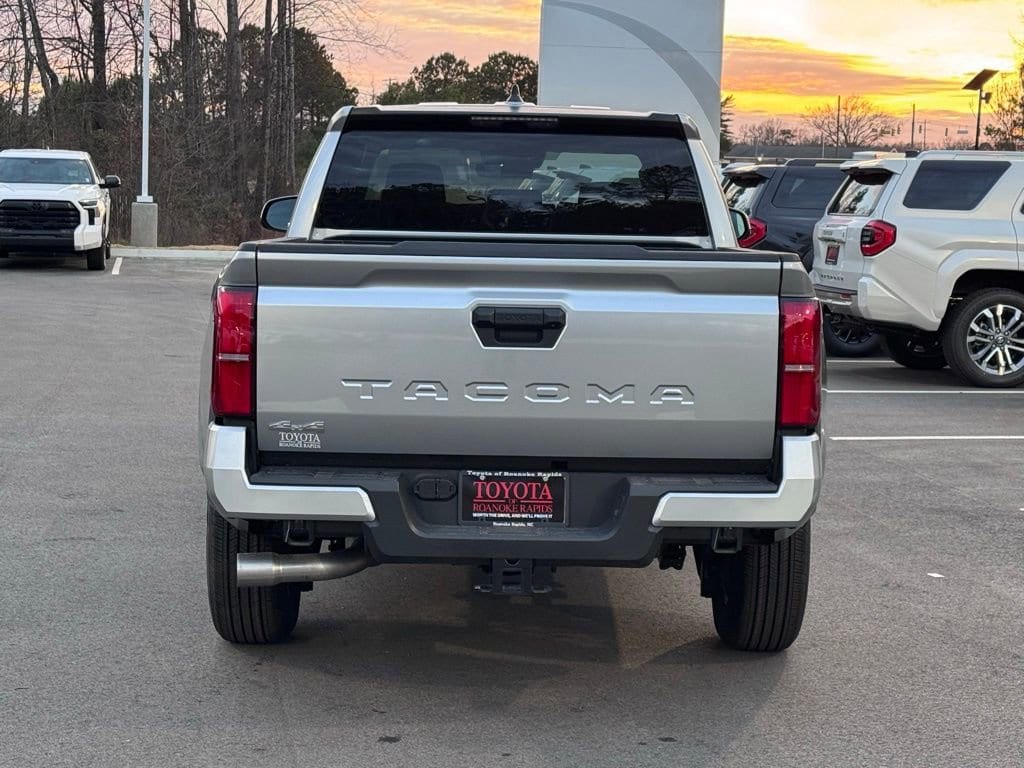 2025 Toyota Tacoma SR5 - Photo 13