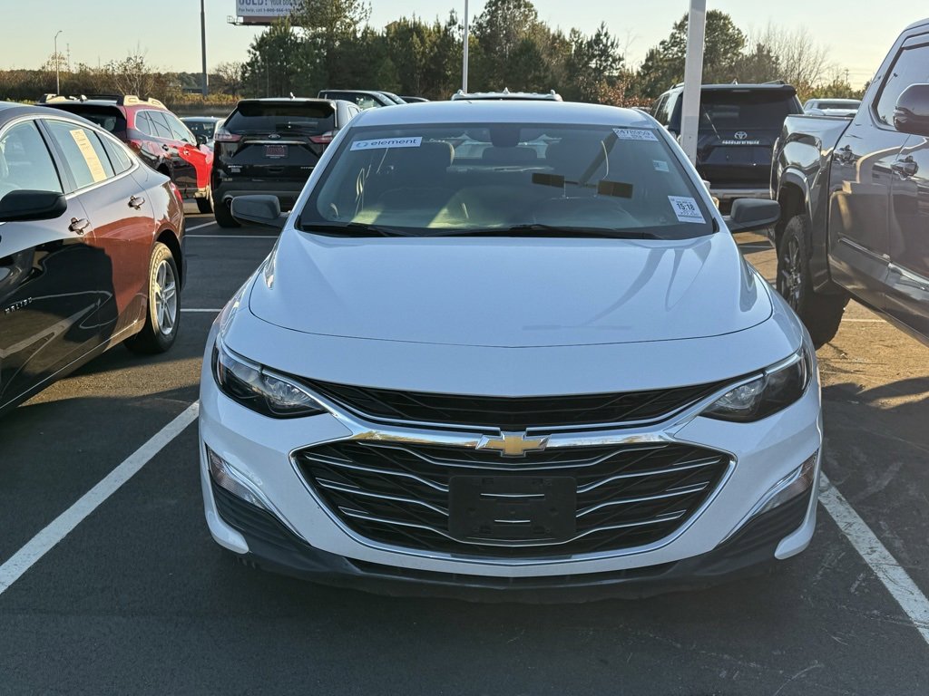 2019 Chevrolet Malibu photo 2
